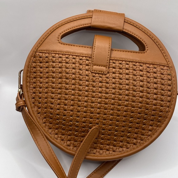 Urban Expression CeCe round basket weave, crossbody purse. Certified Vegan,brown - Picture 3 of 10